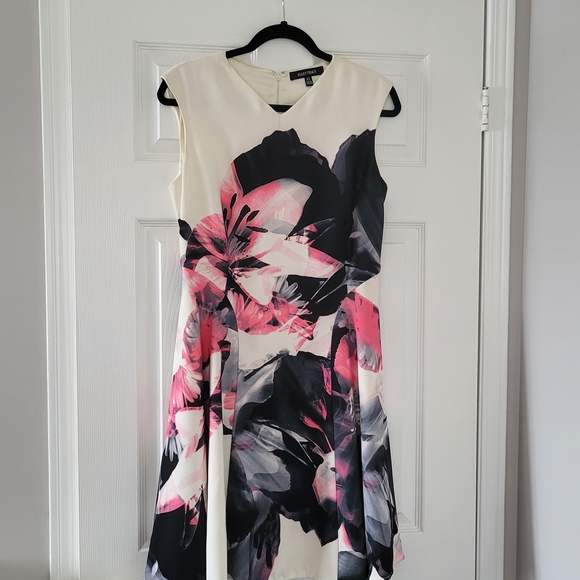 Ellen Tracy Dresses & Skirts - Ellen Tracy Cream and Black Floral Midi Dress